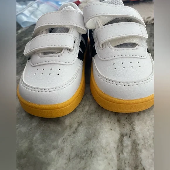 USED— great condition, Adidas Disney limited edition Mickey Mouse Boys size 4 - Picture 3 of 5